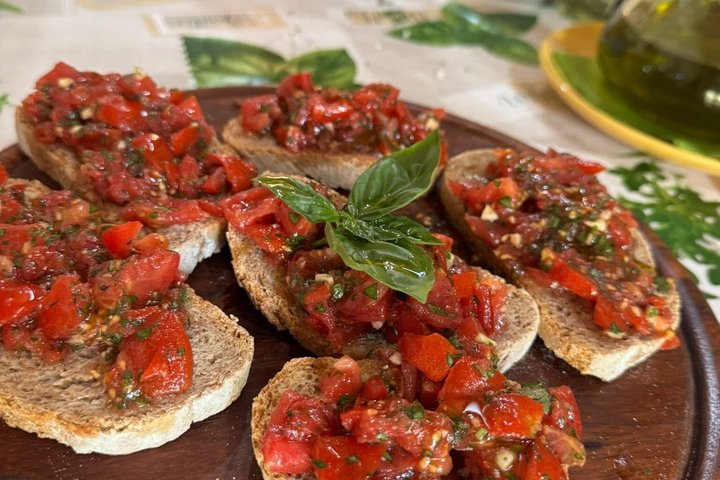 Lucca Farmhouse Cooking Class or Traditional Tuscan Meal