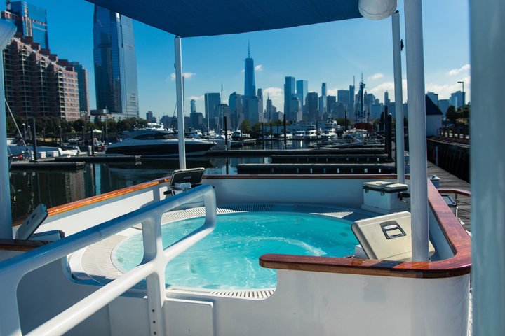 Luxury Hot Tub Boat Around NYC and Statue Private Tub up to 10