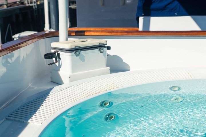 Luxury Hot Tub Boat Around NYC and Statue Private Tub up to 10