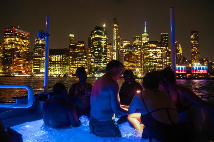 Luxury Hot Tub Boat Around NYC and Statue Private Tub up to 10