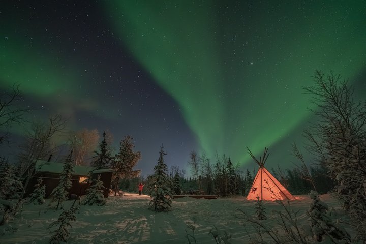 Intimate Aurora Tours Cozy Cabin Bucket List