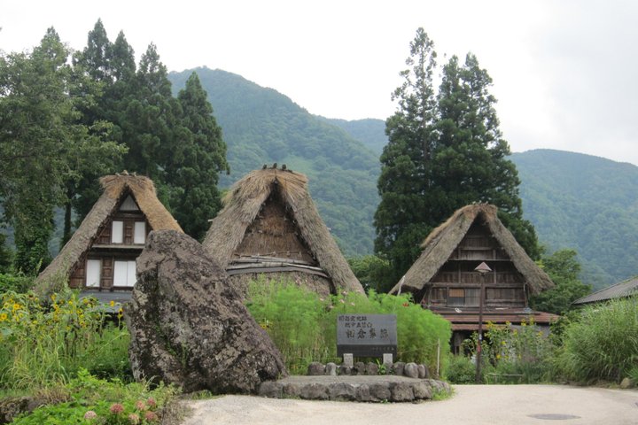 [One-day bus tour departing from Kanazawa Station] Shirakawa-go and Gokayama - Two World Heritage Villages Enjoyable Bus Tour