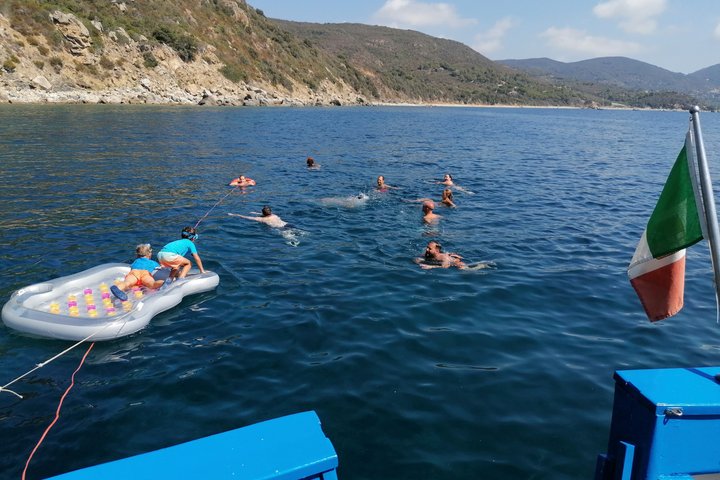 Fishing on the Island of Elba with aperitif and dinner on board