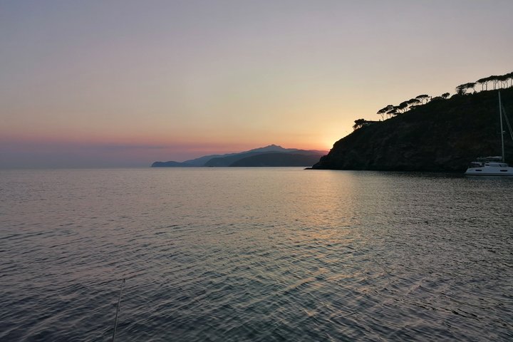 Fishing on the Island of Elba with aperitif and dinner on board