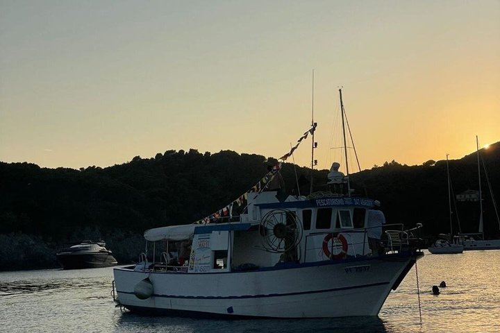 Fishing on the Island of Elba with aperitif and dinner on board