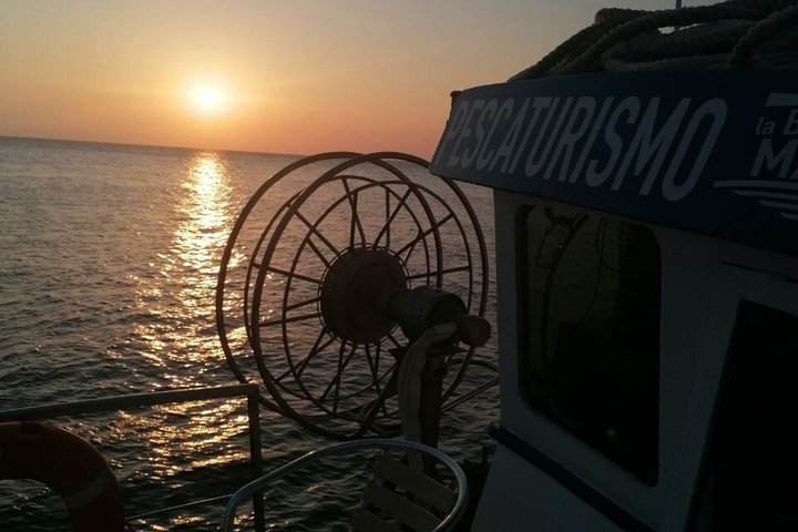 Fishing on the Island of Elba with aperitif and dinner on board
