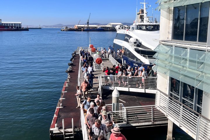 Robben Island Guided Tour with Ferry and Hotel Pickup