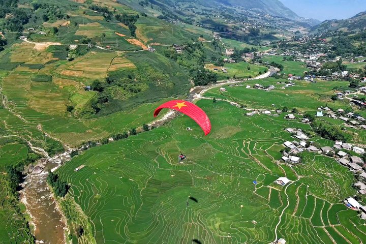 90-Min Daily Sapa Paragliding Tour – Hotel Transfer Included