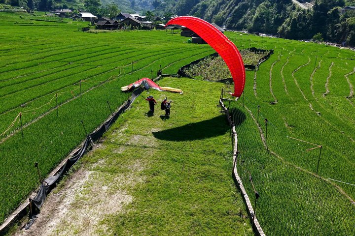 90-Min Daily Sapa Paragliding Tour – Hotel Transfer Included