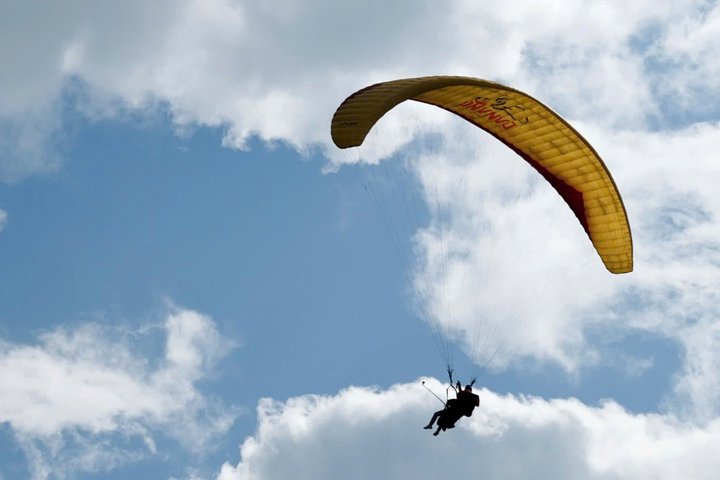 90-Min Daily Sapa Paragliding Tour – Hotel Transfer Included