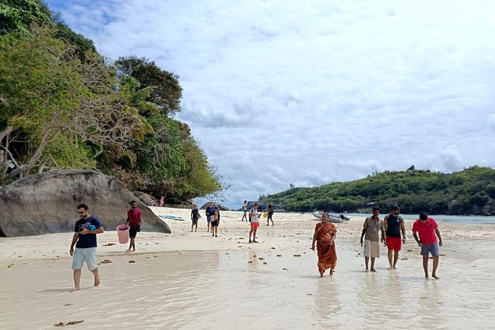 Reef Safari - Snorkeling, Fish Feeding & Lunch (Shared Day Trip)