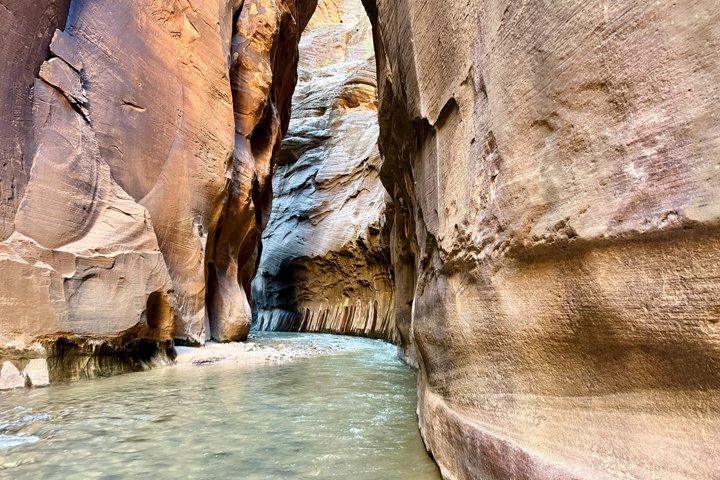 Zion Narrows: Private Guided Hike + Picnic (Gear Included)
