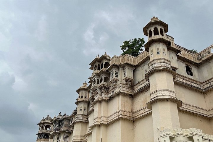 City Palace Museum with Licensed Guide & Entry Tickets
