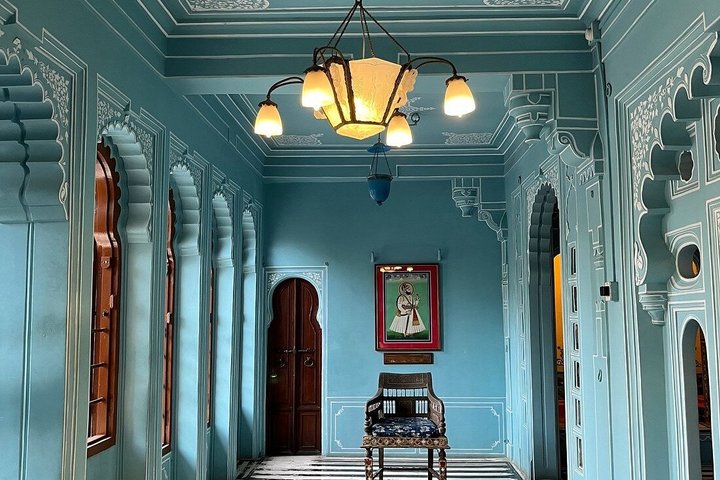 City Palace Museum with Licensed Guide & Entry Tickets