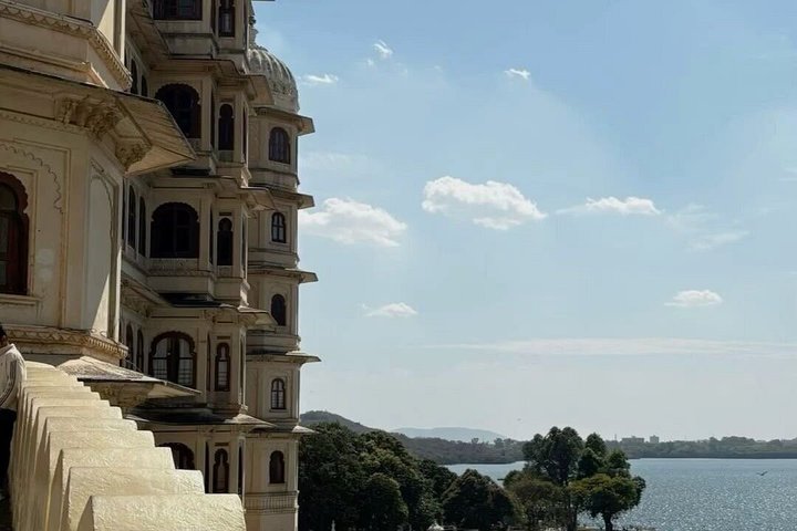 City Palace Museum with Licensed Guide & Entry Tickets