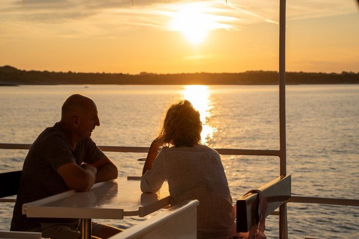 Medulin: 85% Dolphin Sunset Cruise, All-Inclusive & Face Painting