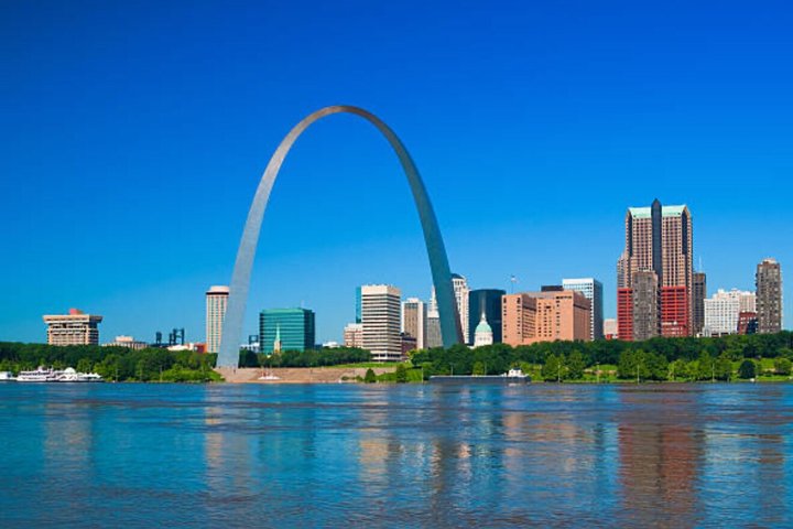 St. Louis Private Walking Tour: Iconic Sites & Stories