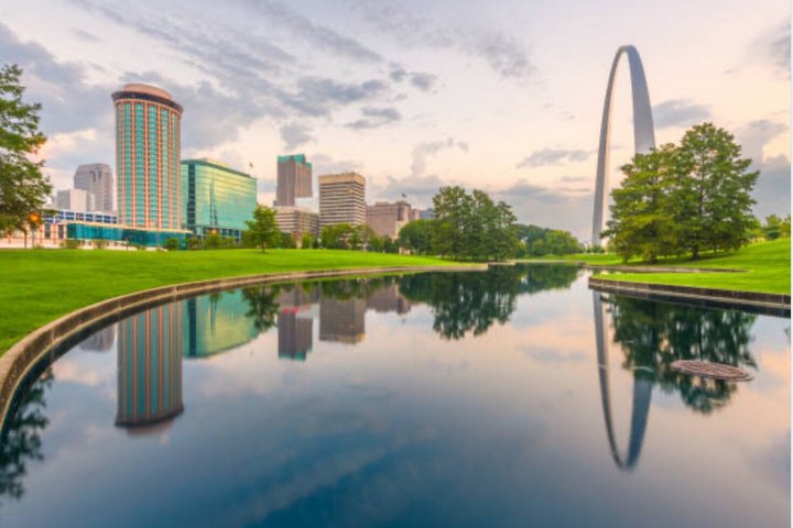 St. Louis Private Walking Tour: Iconic Sites & Stories