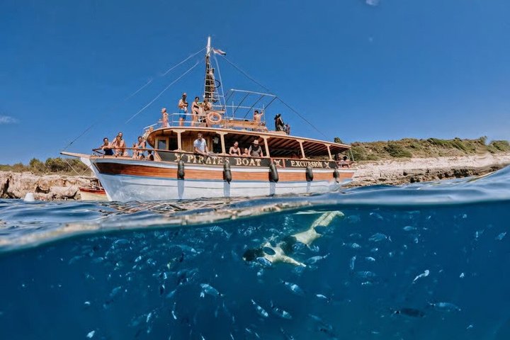 Pirate Boat Tour from Medulin: Blue Cave & Porer with Lunch