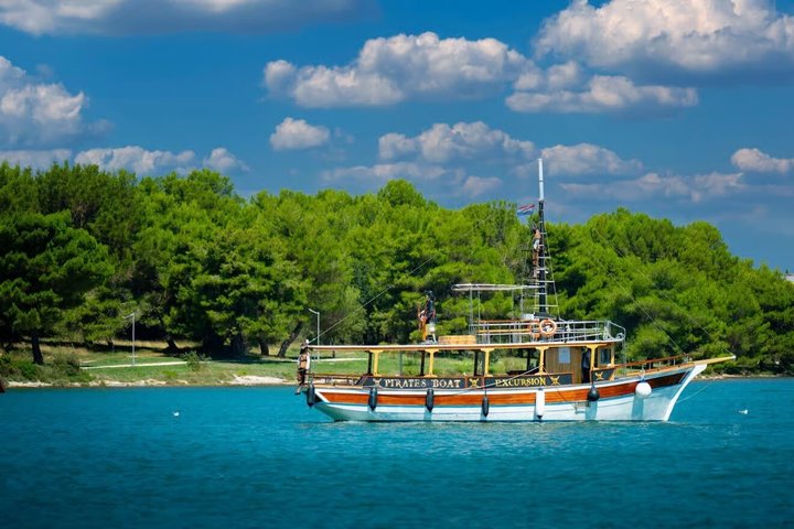 Pirate Boat Tour from Medulin: Blue Cave & Porer with Lunch