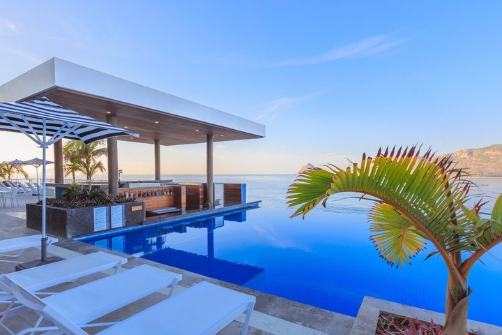 Mazatlan Beach Resort Day Pass With Lunch Drinks