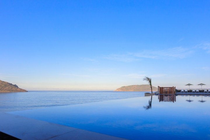 Mazatlan Beach Resort Day Pass With Lunch Drinks