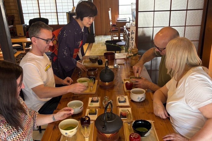 Kobe beef lunch with calligraphy and tea ceremony experiences