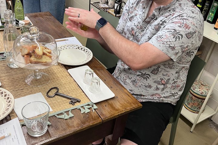 Oil-tasting experience near Cefalu