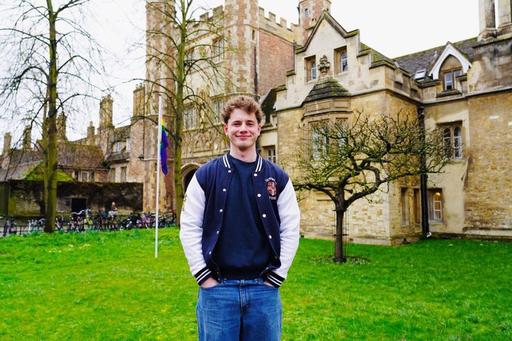 Cambridge Walking and Punting Shared Combined Tour