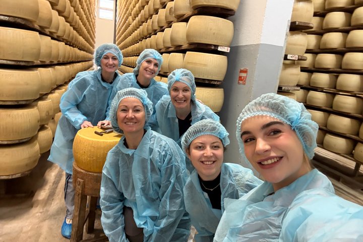 Private Tour Parmigiano,Prosciutto,Balsamico with driver-Bologna