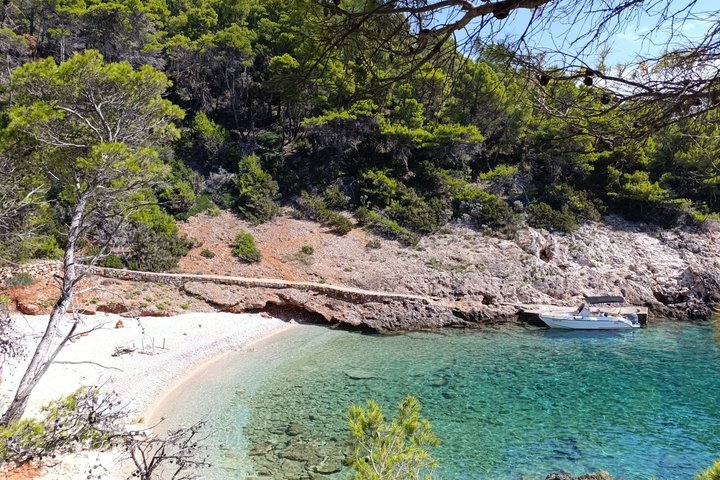 Private Boat Tour To Pakleni Islands and Red Rocks