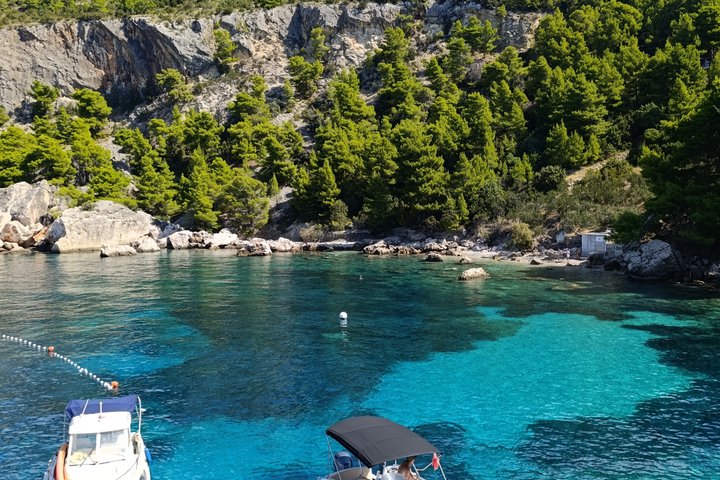 Private Boat Tour To Pakleni Islands and Red Rocks