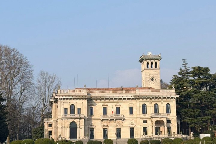 Lake Como Boat tour share with PROSECCO