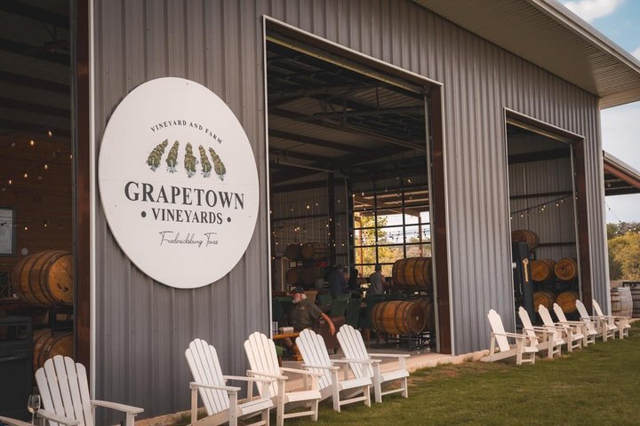 Fredericksburg Giraffe Safari and Dinner Experience