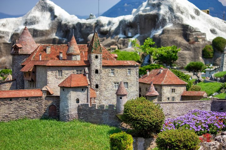 Gruyères and Chillon Castles Day Tour | From Bern