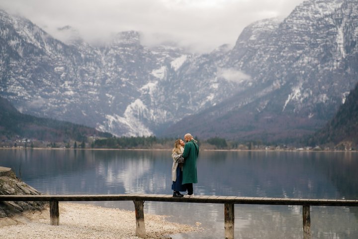 Private Vacation Photoshoot with Photographer in Hallstatt