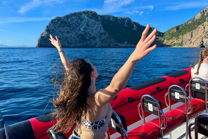Alcudia: 3H Sightseeing, Sea Caves & Snorkel Speedboat Tour