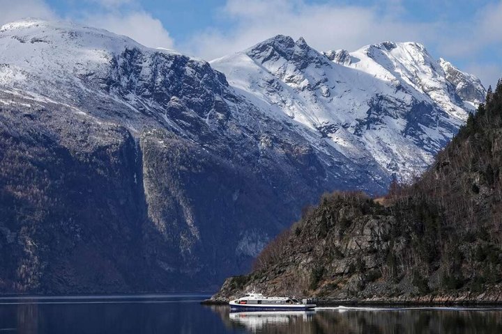 Geiranger Silent Fjord Cruise – 2 hours