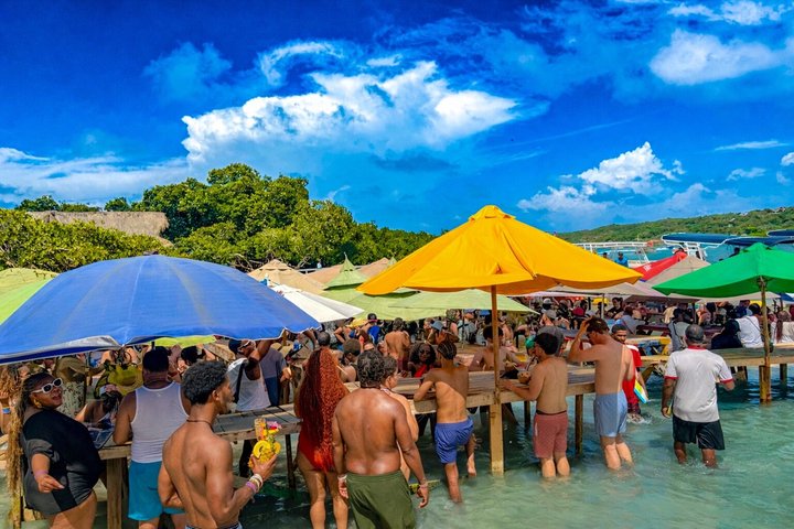 Cartagena Urban Party Boat to Cholón: 5 Stops with Lunch & Drinks