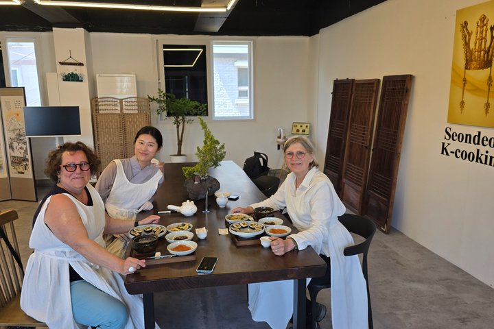 Small group Market Tour and Korean Cooking Class in Gyeongju