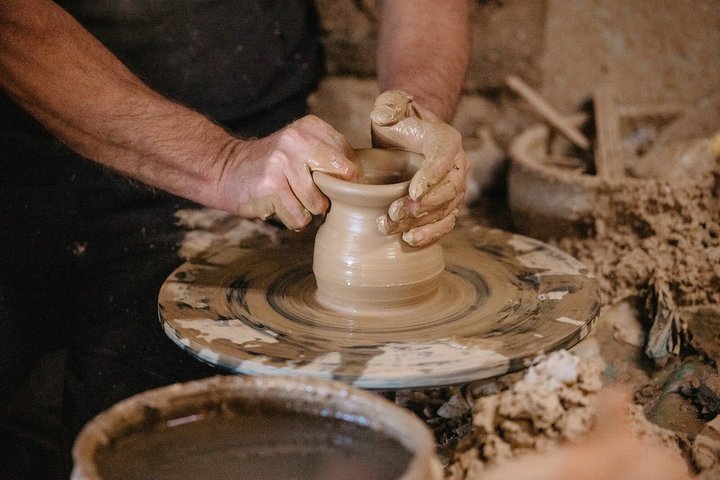 Naxos Highlights Bus Tour with Free Time for Lunch at Apeiranthos
