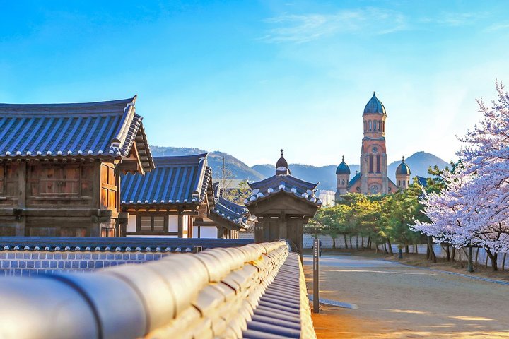 Jeonju Hanok Village Full-Day Tour: Jangtaesan Green Forest