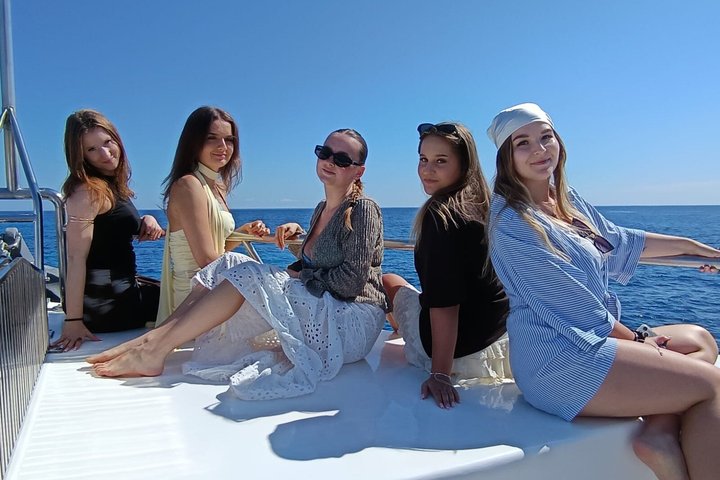 APHRODITE II -LAZY DAY CRUISE-BLUE LAGOON,TURTLE COVE, with LUNCH