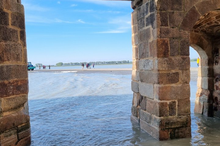 2 hour guided tour of Mont Saint Michel, abbey ticket included