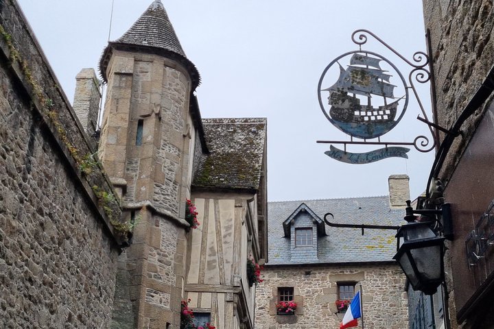 2 hour guided tour of Mont Saint Michel, abbey ticket included