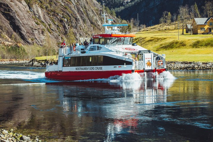 Mostraumen Fjord Cruise – Operated & Guided by Locals