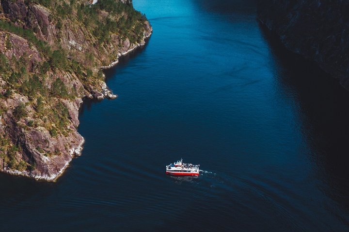 Mostraumen Fjord Cruise – Operated & Guided by Locals