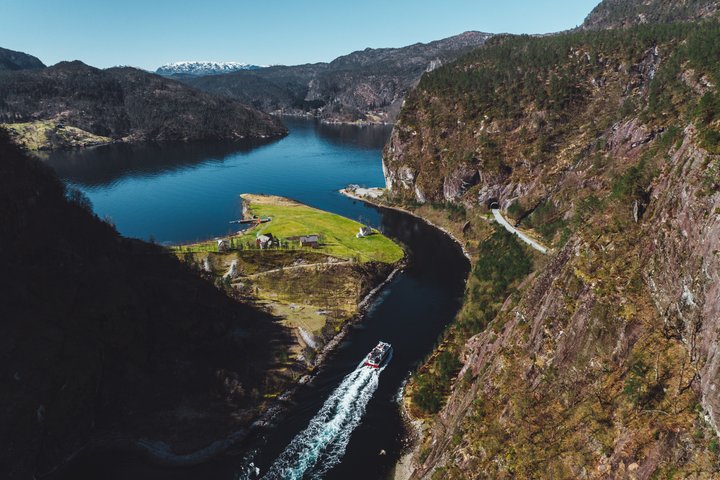 Mostraumen Fjord Cruise – Operated & Guided by Locals