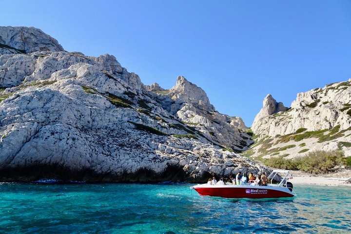 Beautiful boat tour in the Calanques with swimming