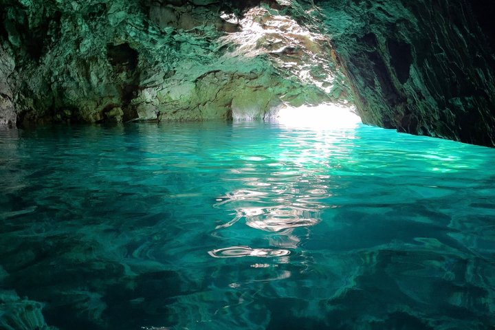 Beautiful boat tour in the Calanques with swimming